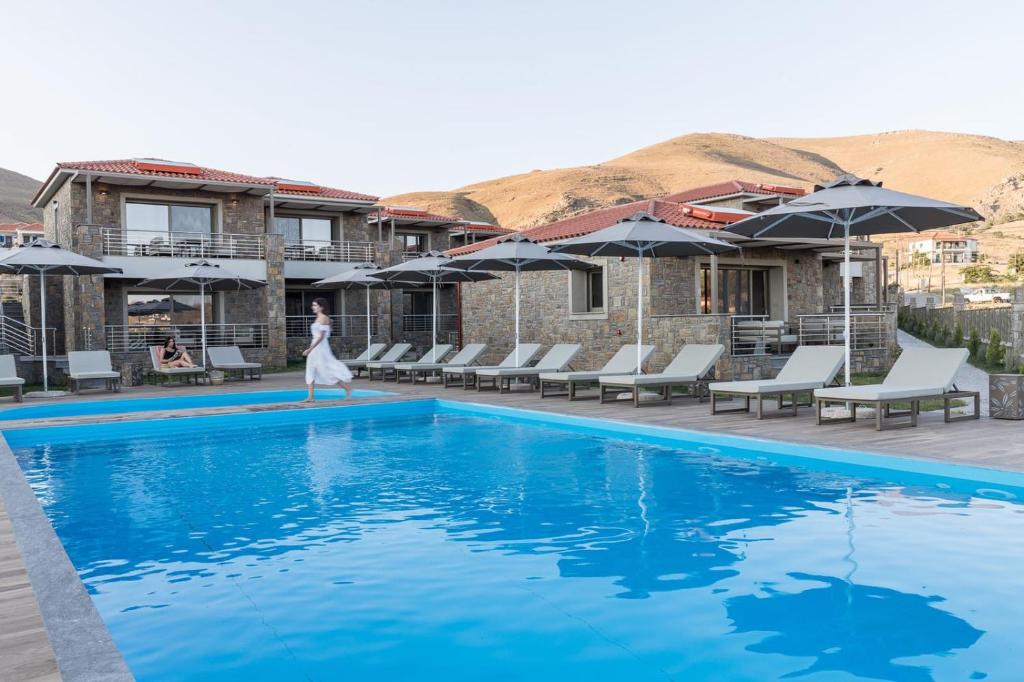 The swimming pool at or close to Costa D' Ifesto