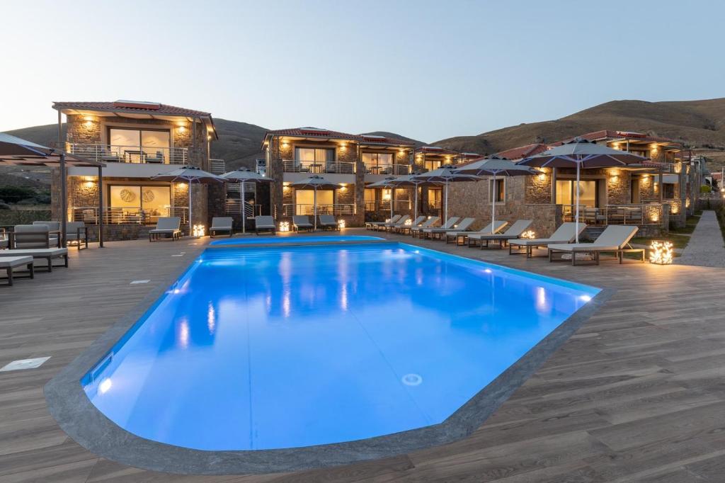The swimming pool at or close to Costa D' Ifesto