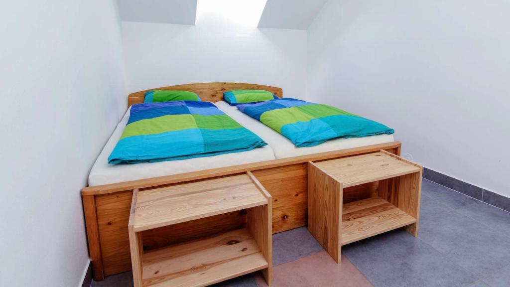 Łóżko lub łóżka w pokoju w obiekcie APARTMÁN CABERNET