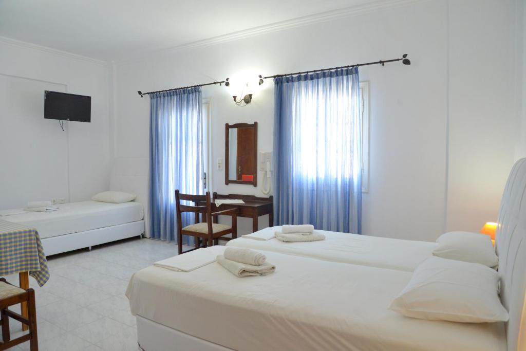 Postel nebo postele na pokoji v ubytování Hotel Apartments Giannis