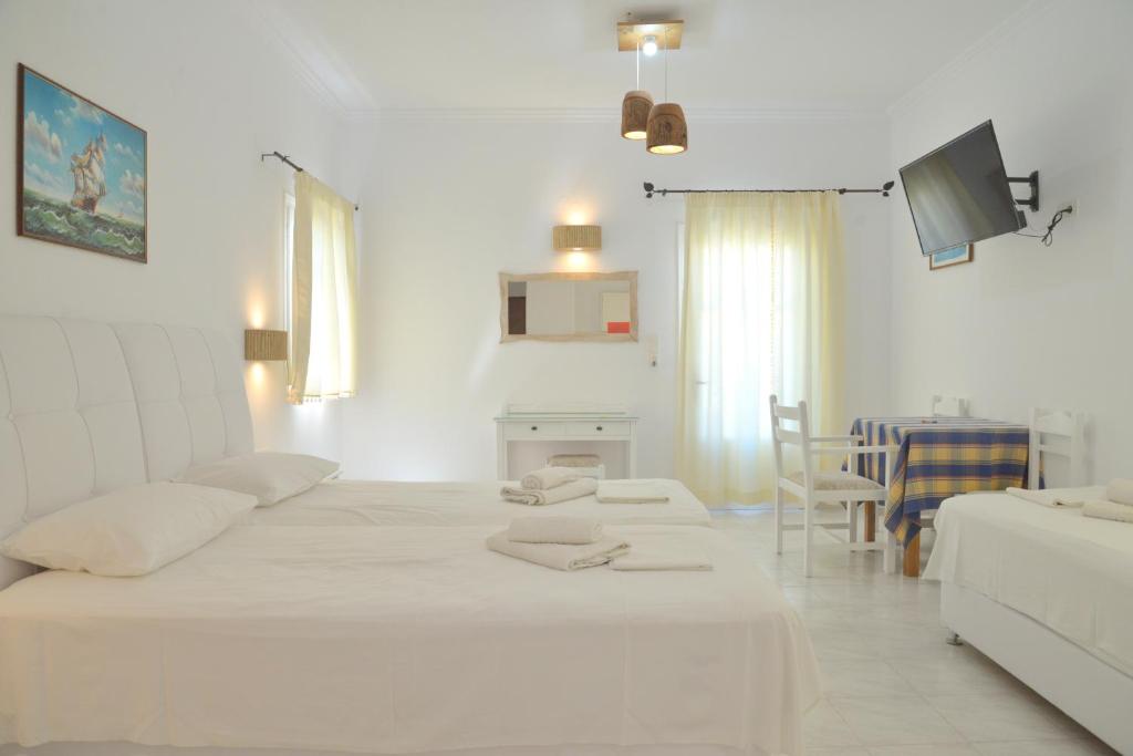 Postel nebo postele na pokoji v ubytování Hotel Apartments Giannis