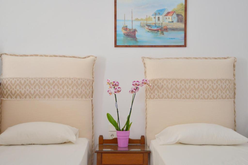 Postel nebo postele na pokoji v ubytování Hotel Apartments Giannis