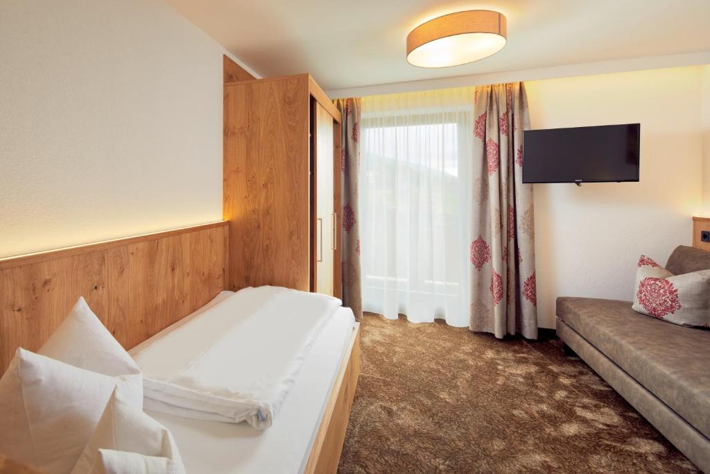 Postel nebo postele na pokoji v ubytování Hotel Gasthof Abelhof