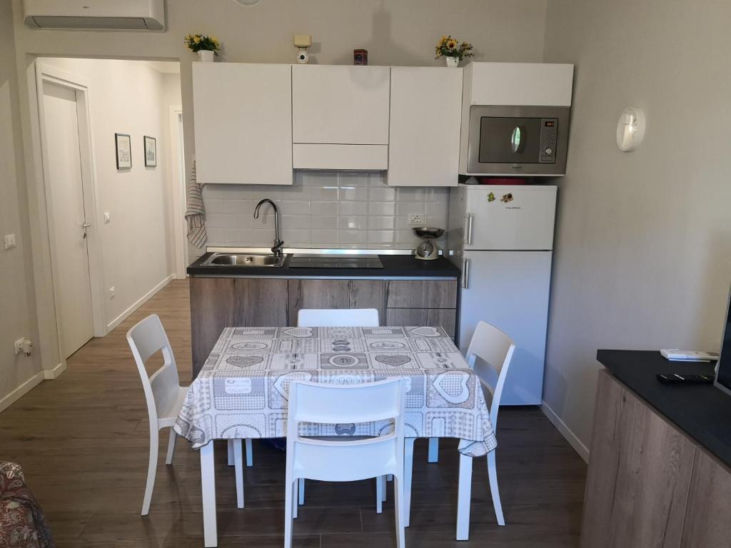 Kuchyň nebo kuchyňský kout v ubytování Pontassieve Guest house Centro Storico Appartamento 20 minuti da Firenze