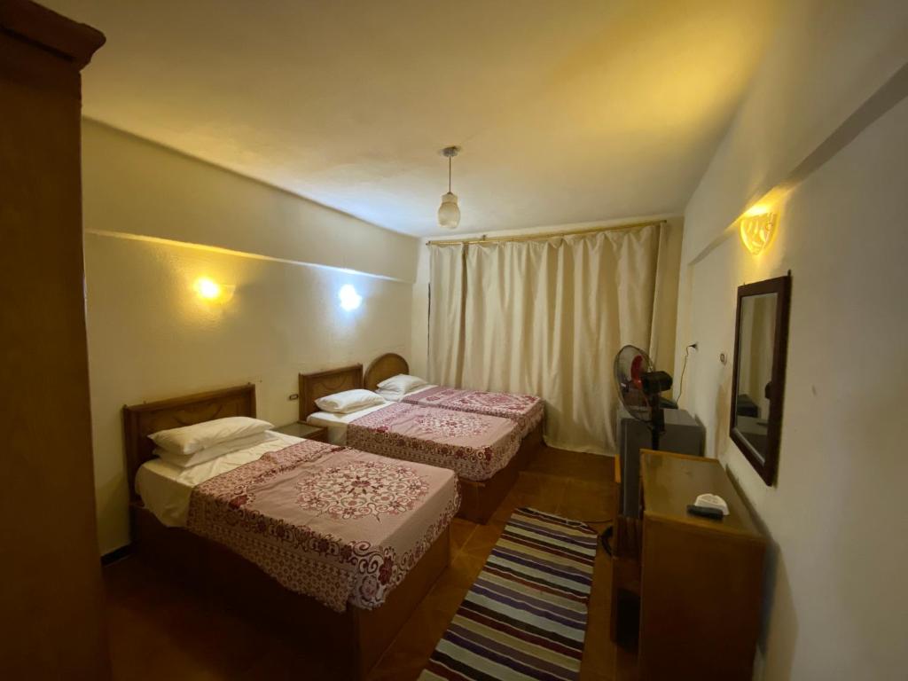 Postel nebo postele na pokoji v ubytování Semiramis Hotel Royal Palace
