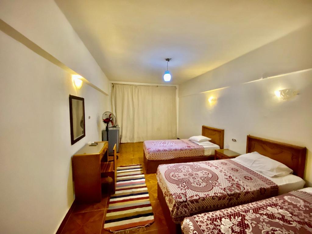 Postel nebo postele na pokoji v ubytování Semiramis Hotel Royal Palace