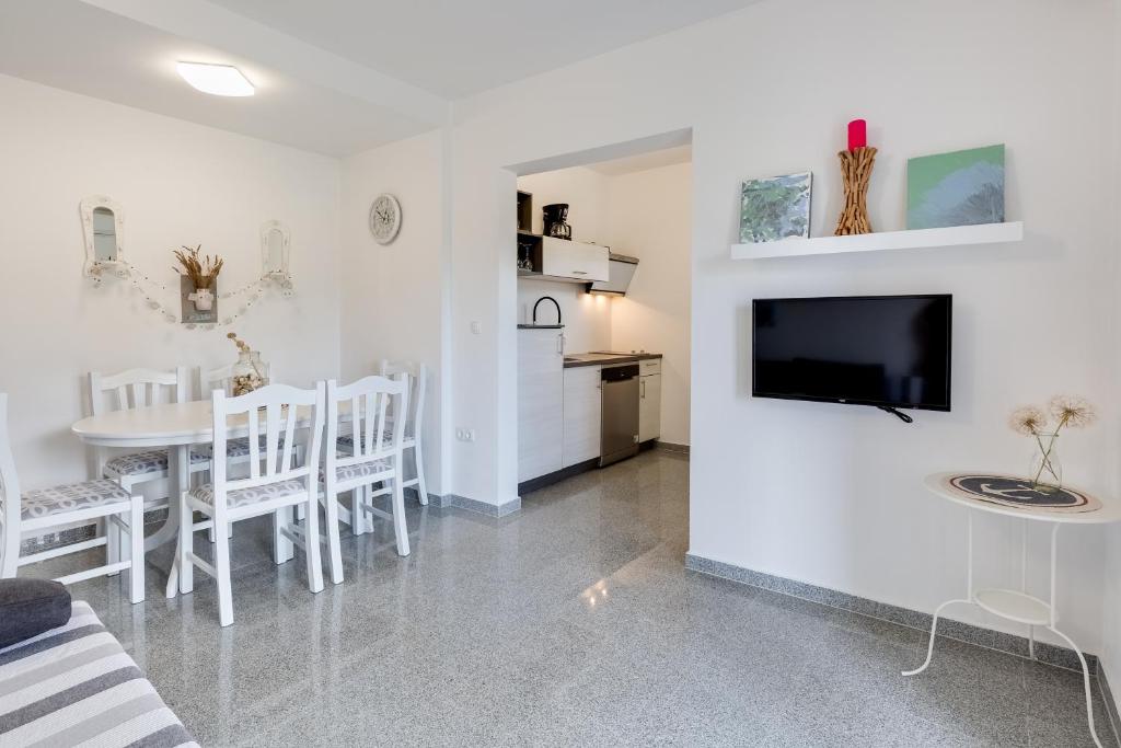 Kuchyň nebo kuchyňský kout v ubytování APARTMENT LanaTea ***SEA VIEW***