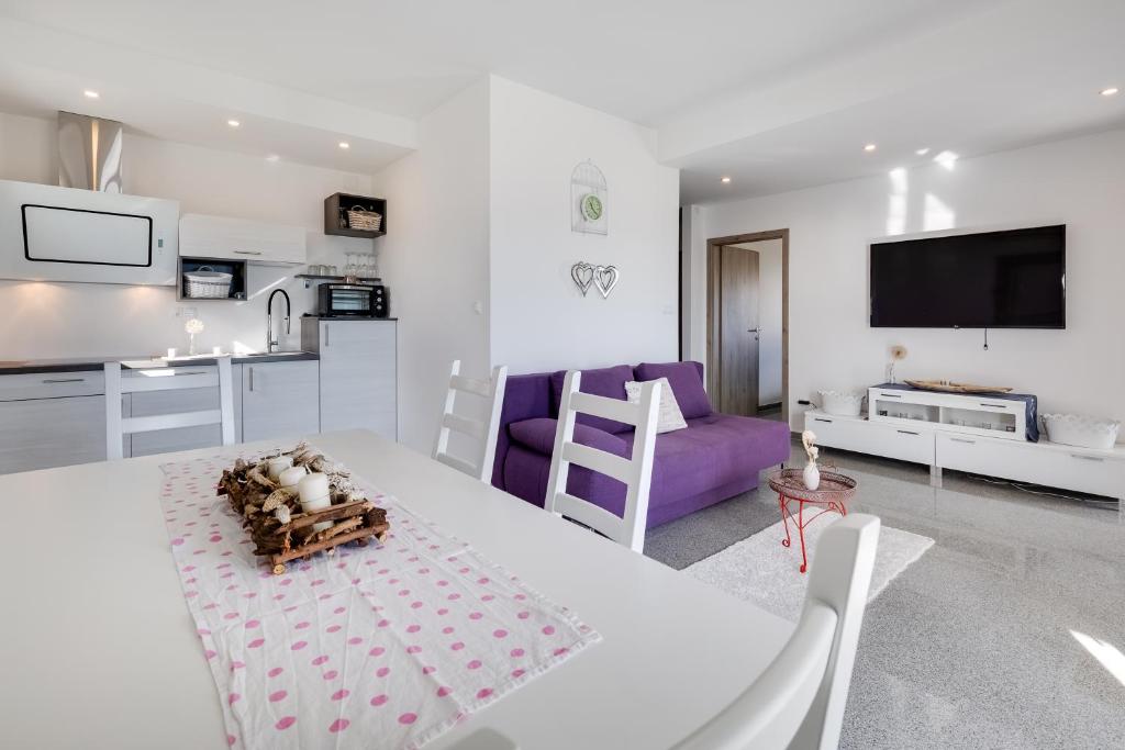 Kuchyň nebo kuchyňský kout v ubytování APARTMENT LanaTea ***SEA VIEW***