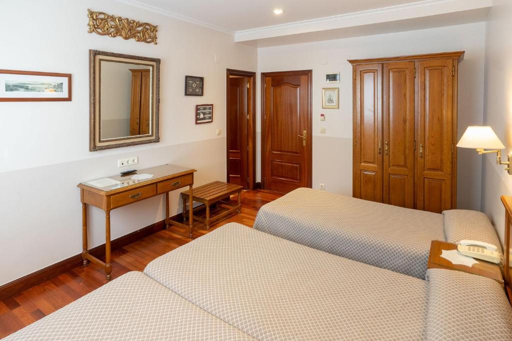A bed or beds in a room at Hotel Leku Eder