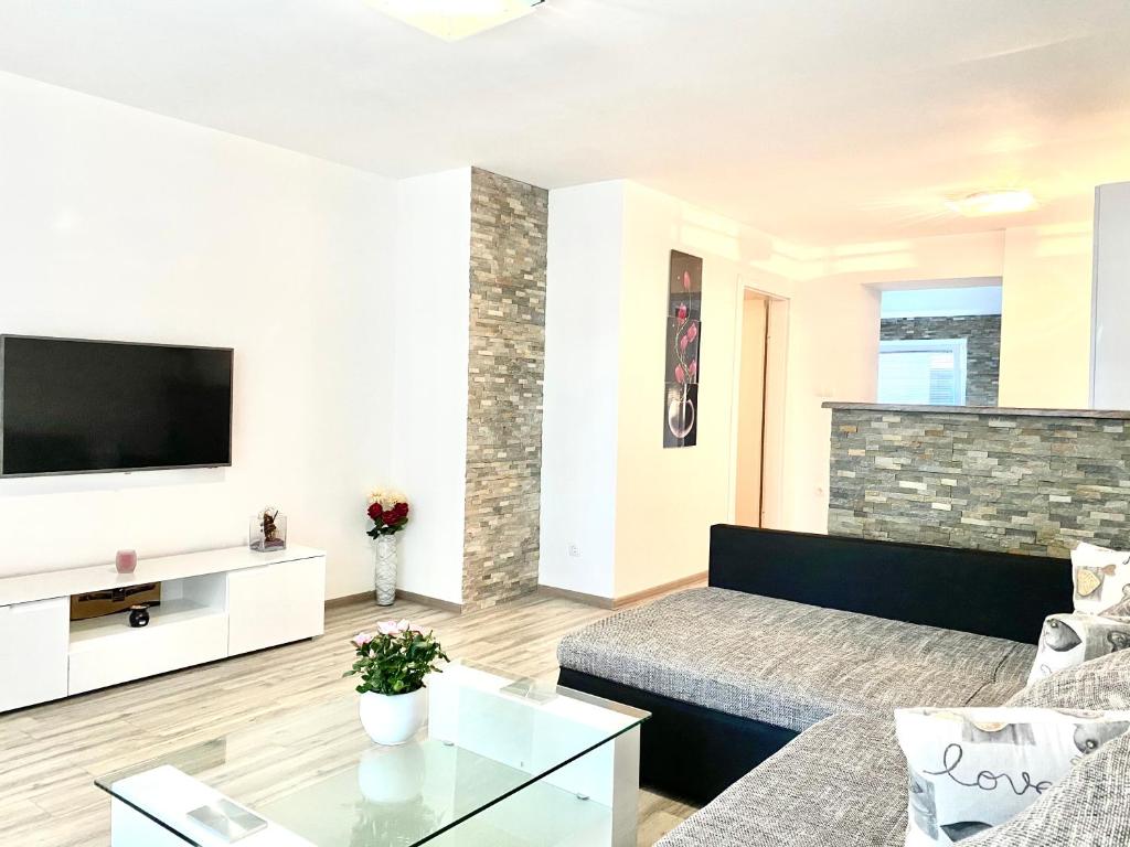 TV a/nebo společenská místnost v ubytování Guesthouse L&K