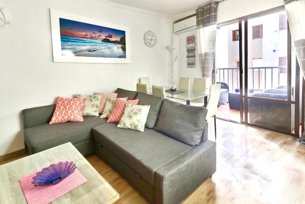 Apartment with pool & balcony less than 10min walk to La Mata Beach! - Apartamento Con Balcón