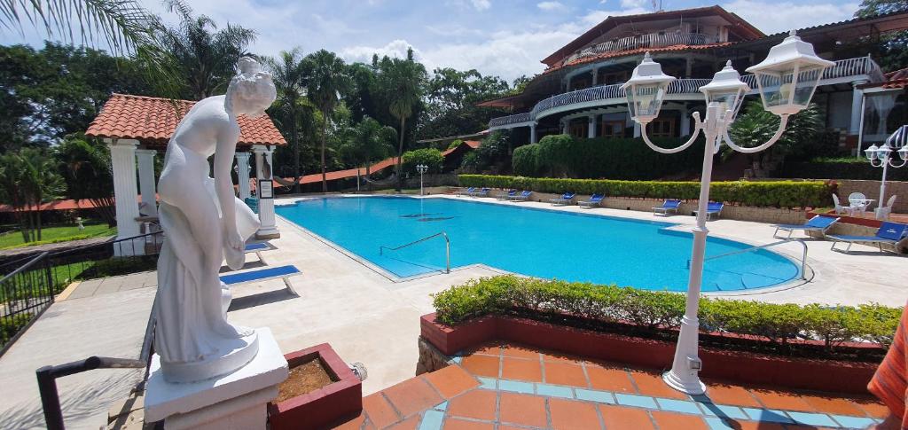 Swimming pool sa o malapit sa Hotel Martino Spa and Resort