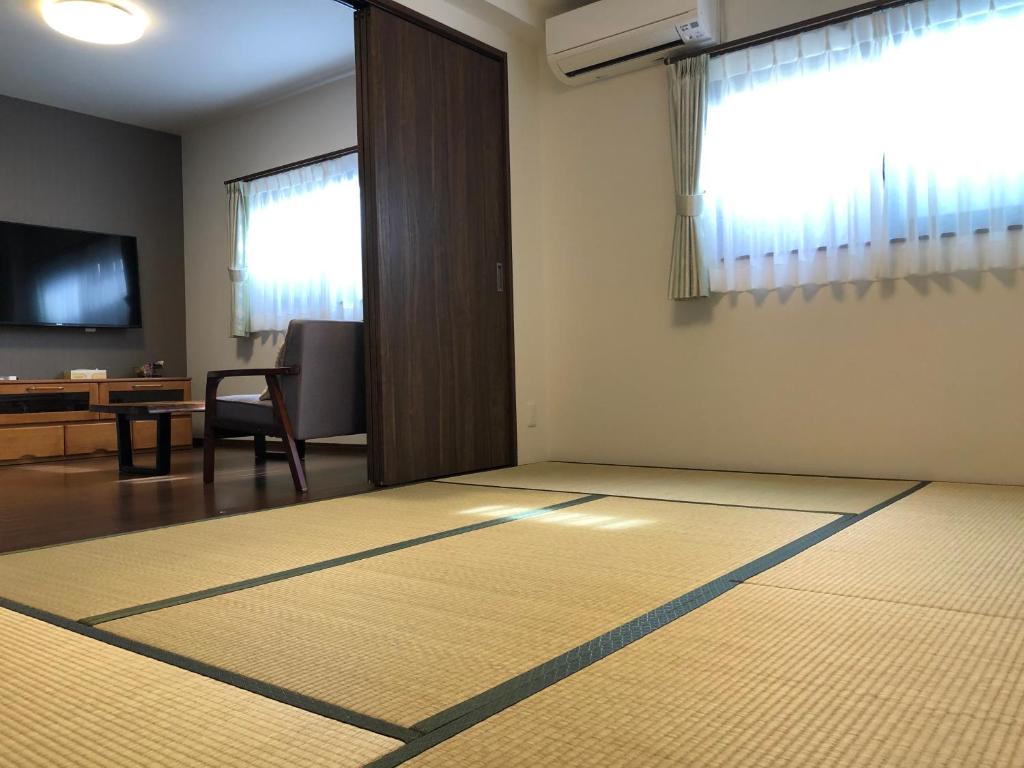 TV a/nebo společenská místnost v ubytování FunHome Nagoya Castle