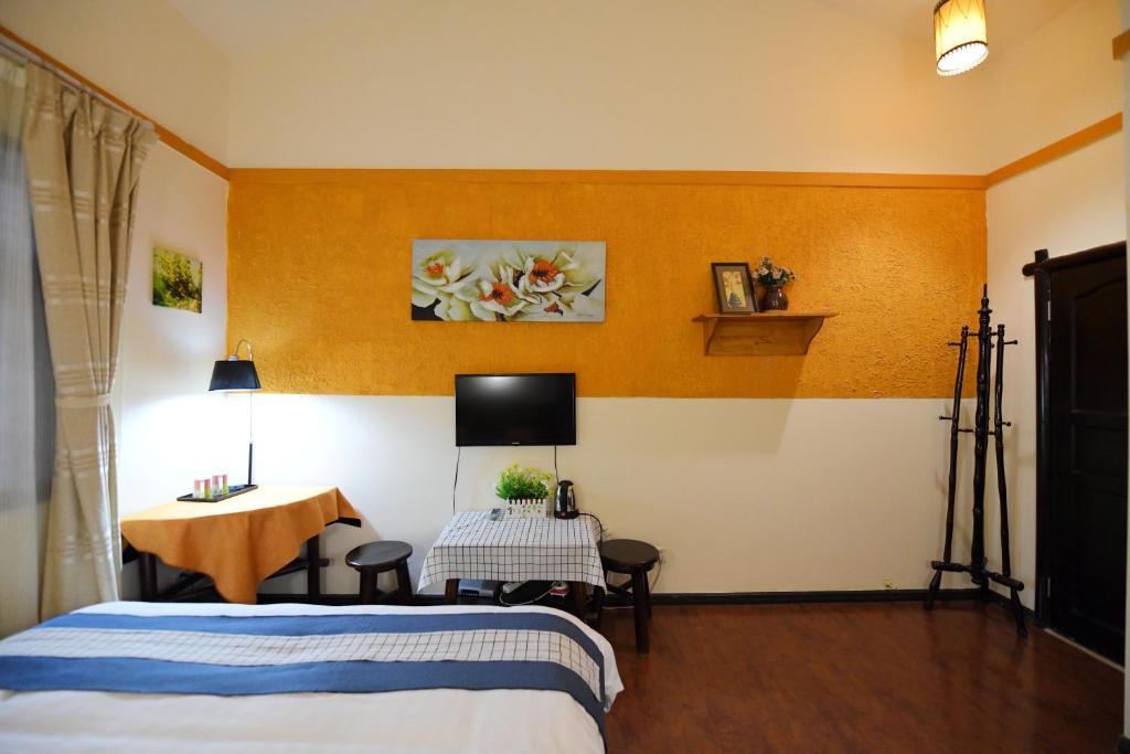 Postel nebo postele na pokoji v ubytování Maple Leaf Inn