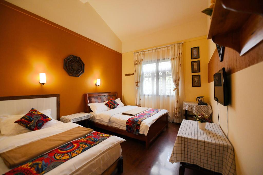 Postel nebo postele na pokoji v ubytování Maple Leaf Inn
