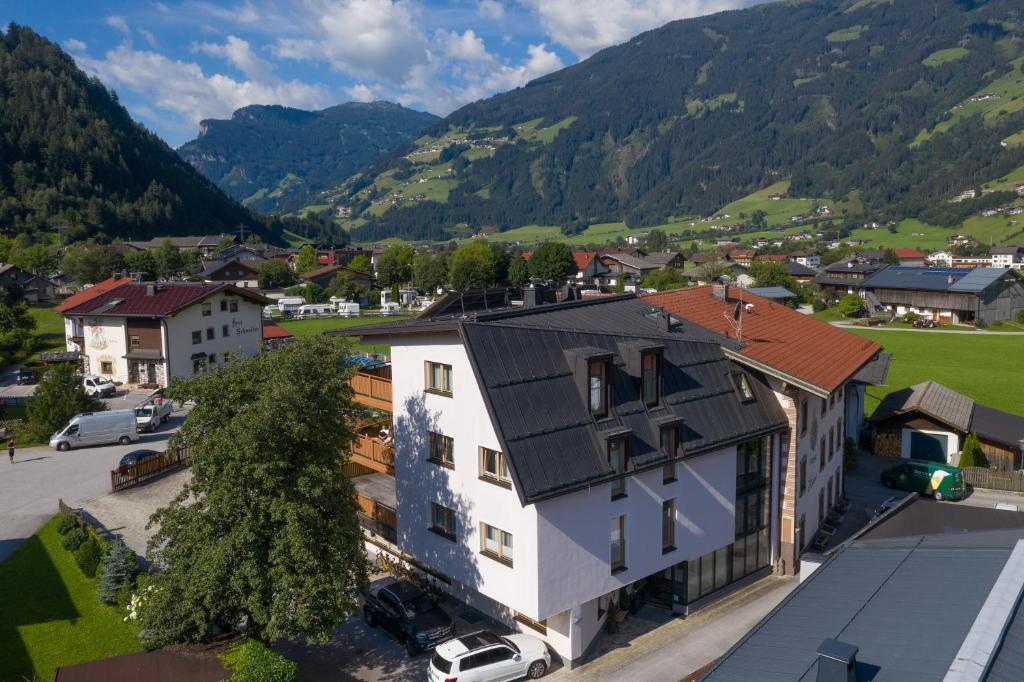 Nespecifikovaný výhled na hory nebo výhled na hory při pohledu z hotelu