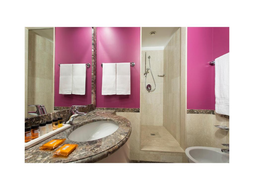 A bathroom at Hotel dei Mellini