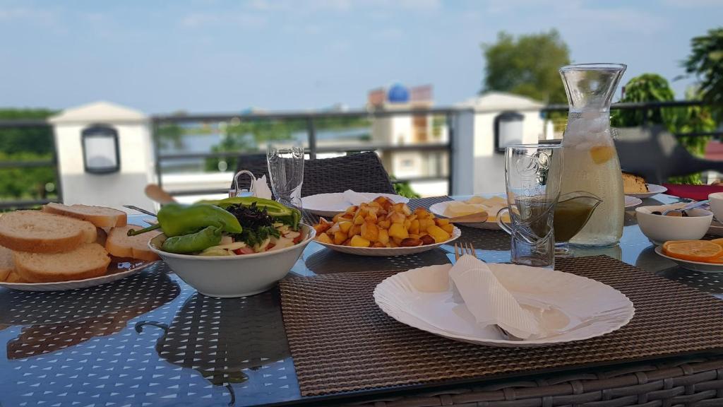 Jídlo v hotelu nebo okolí