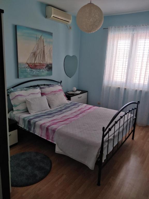 Posteľ alebo postele v izbe v ubytovaní Apartments & Rooms Abba