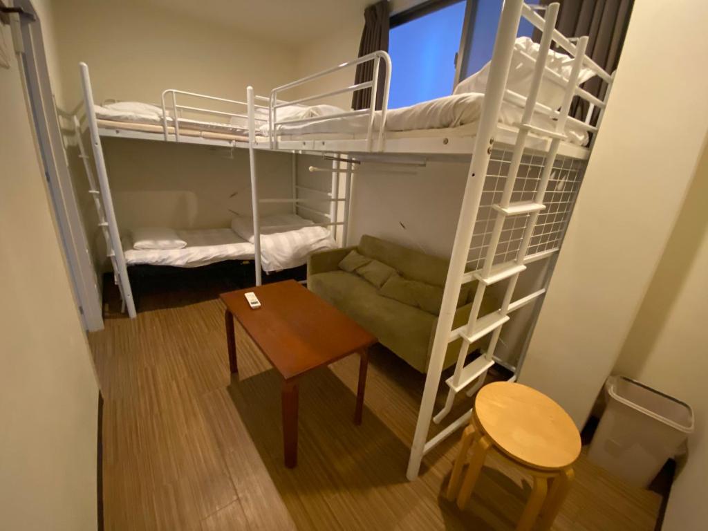 Palanda nebo palandy na pokoji v ubytování JAM Hostel Kyoto Gion