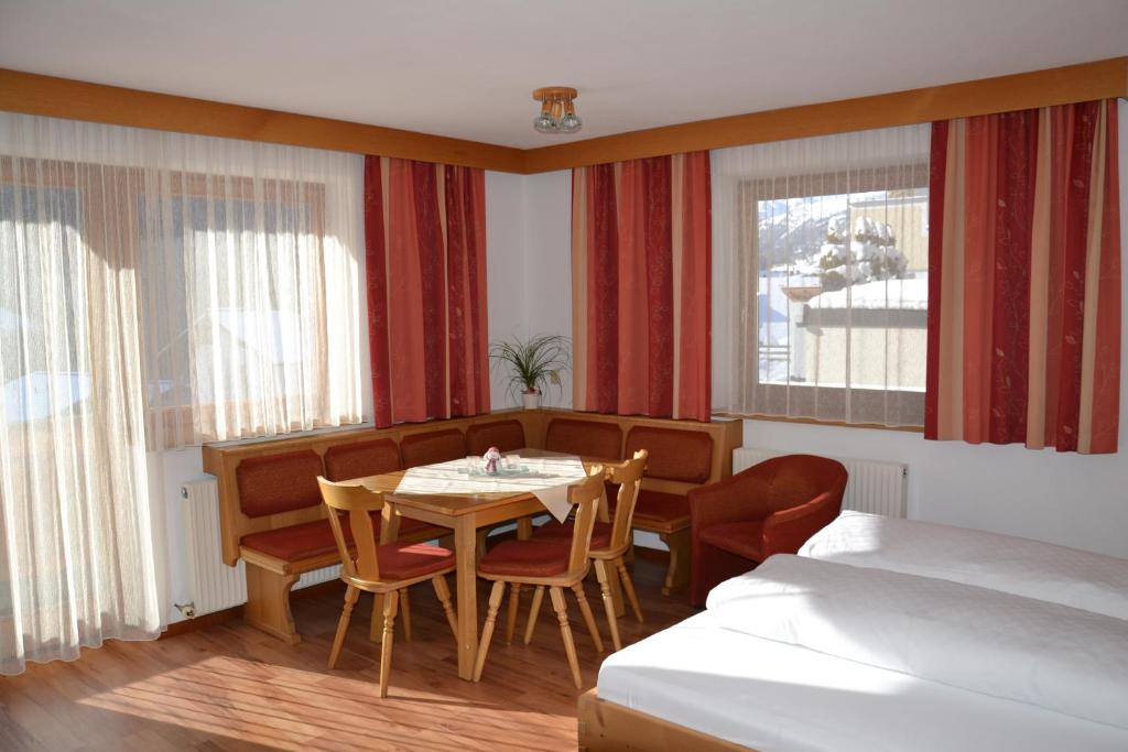 Fotografia z galérie ubytovania Ferienhaus am Eggli v destinácii Sankt Anton am Arlberg
