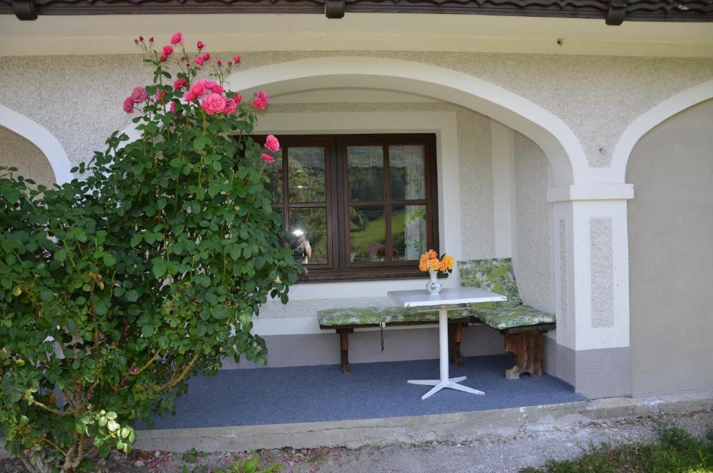 A garden outside Ferienwohnung Vonwald