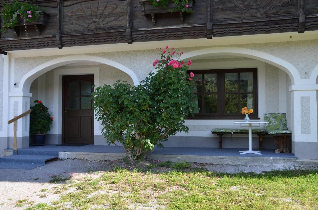 A garden outside Ferienwohnung Vonwald