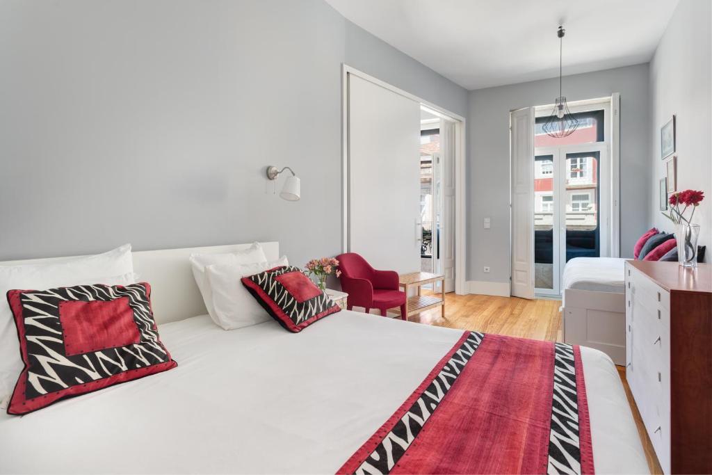 Säng eller sängar i ett rum på Mouzinho 244 - Porto Houses & Suites
