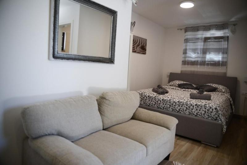 Posteľ alebo postele v izbe v ubytovaní Modern getaway Studio for two