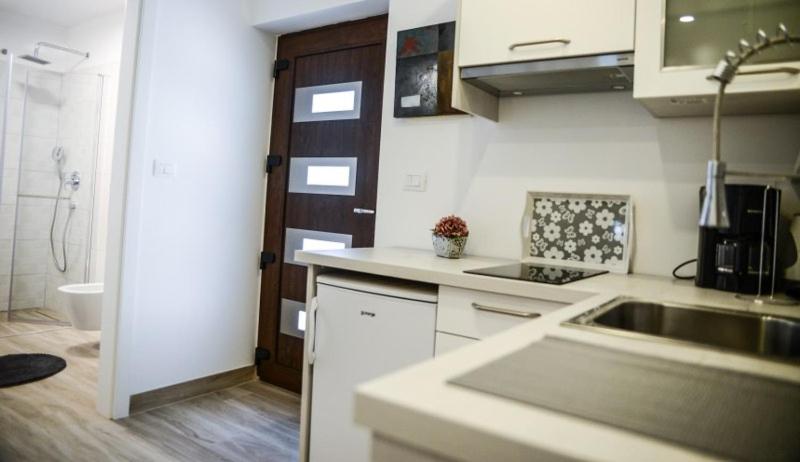 Kuchyňa alebo kuchynka v ubytovaní Modern getaway Studio for two