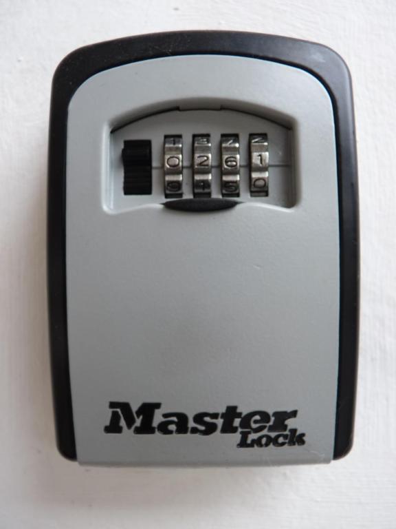 AZORES GARDEN HOUSE - Suites B&B and Private Apartments - Self Access KEYBOARD - 4