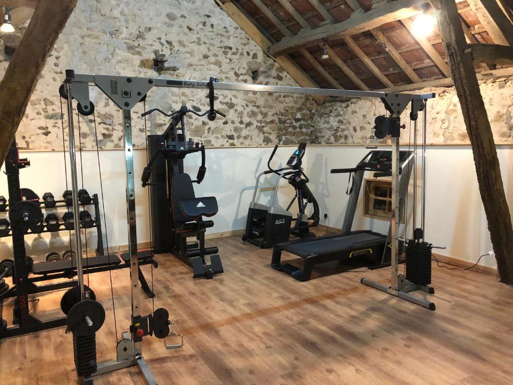 Fitness centrum a/nebo fitness zařízení v ubytování Maison Moulin Bousset