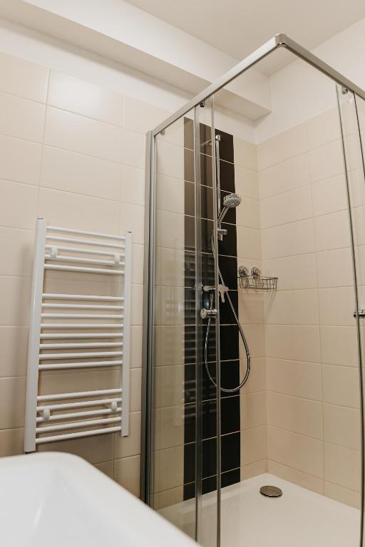 A bathroom at AH Radnica II Free Parking