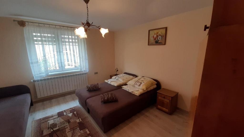 Tempat tidur dalam kamar di Apartament Orlik