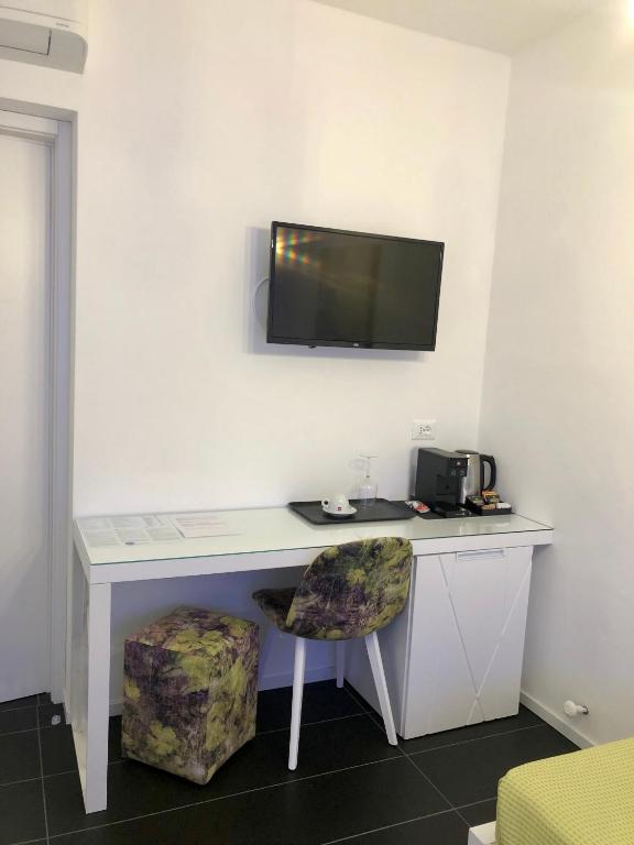 TV a/nebo společenská místnost v ubytování Sunrise Rooms