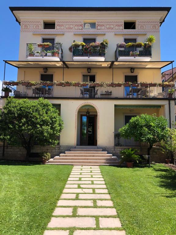 a building with a green lawn in front of it at B&B Villa Dall'Agnola in Garda