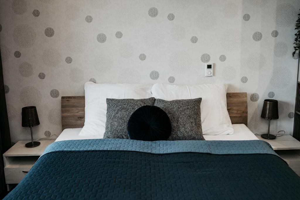 A bed or beds in a room at AH Radnica II Free Parking