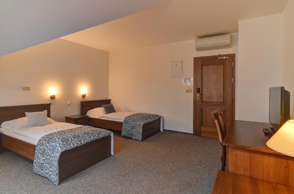 Postel nebo postele na pokoji v ubytování Hotel U Pramenu