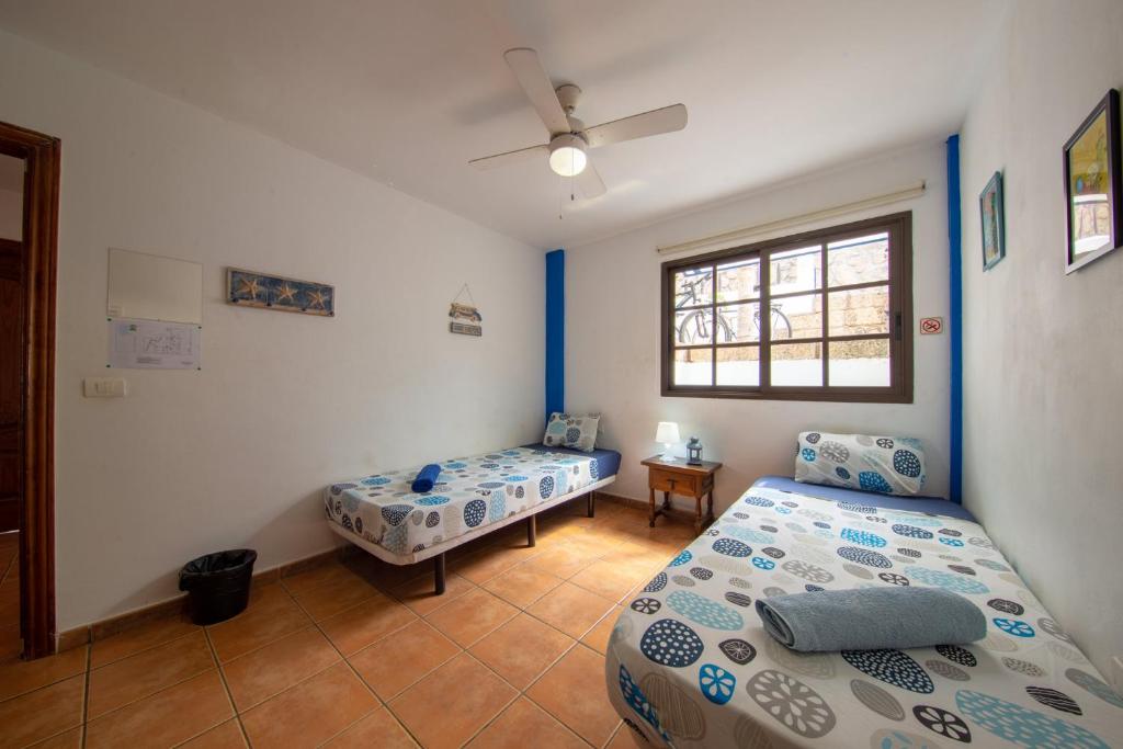 Postel nebo postele na pokoji v ubytování La Tortuga Hostel