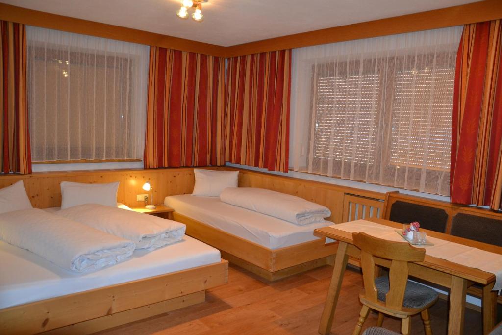 Fotografia z galérie ubytovania Ferienhaus am Eggli v destinácii Sankt Anton am Arlberg