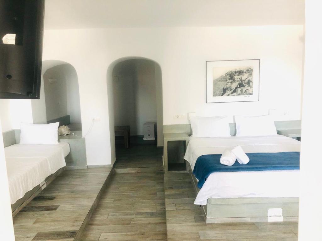 Loucas on the Cliff - Resim 23