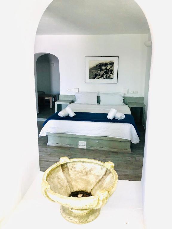 Loucas on the Cliff - Resim 21