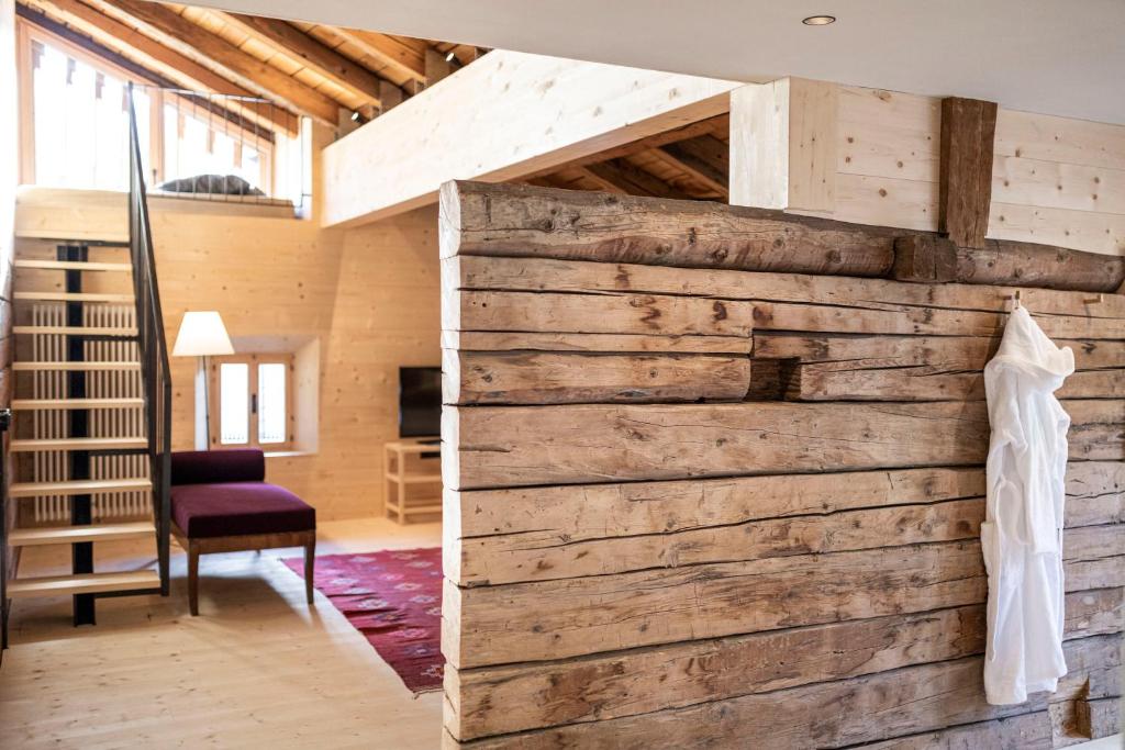 A bed or beds in a room at Hotel Strobl