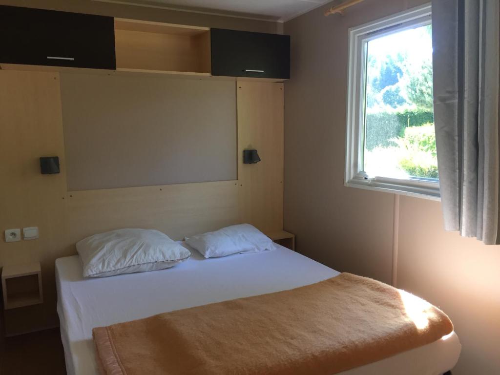 Postel nebo postele na pokoji v ubytování Camping La Prairie
