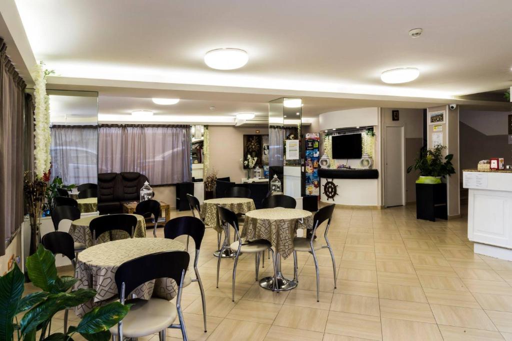 TV a/nebo společenská místnost v ubytování My Hotel Cesenatico