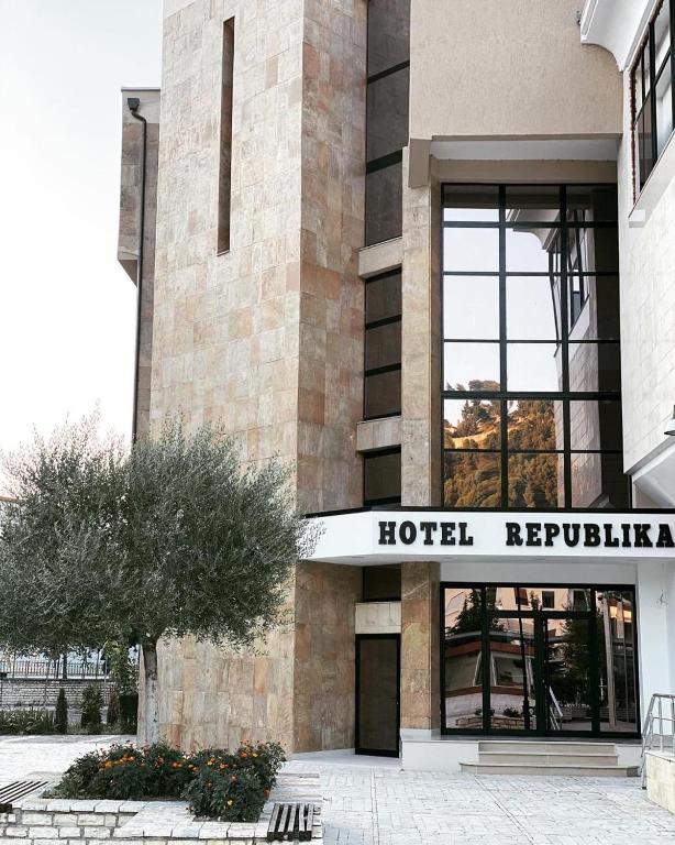 O edifício onde o hotel está situado