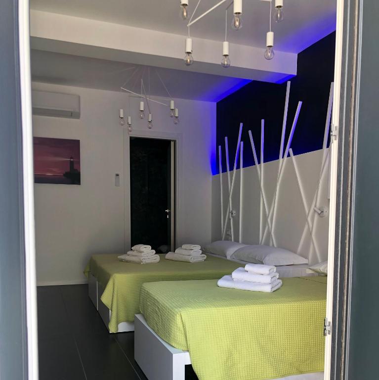 Postel nebo postele na pokoji v ubytování Sunrise Rooms