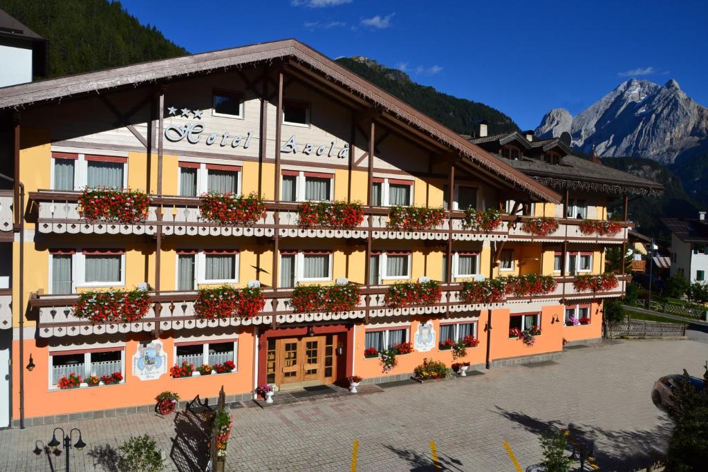 Nespecifikovaný výhled na hory nebo výhled na hory při pohledu z hotelu