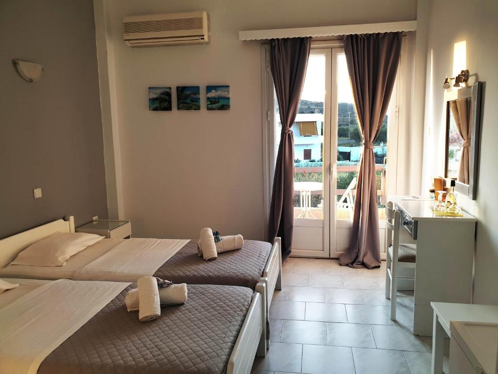 Postel nebo postele na pokoji v ubytování Syros Holidays