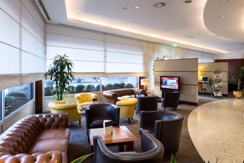 TV a/nebo společenská místnost v ubytování UNA HOTELS Cusani Milano